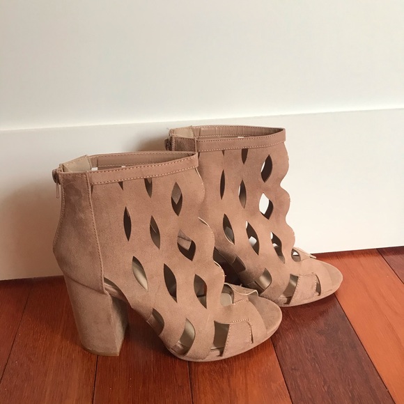 Charlotte Russe Light Pink Heels - Picture 3 of 8